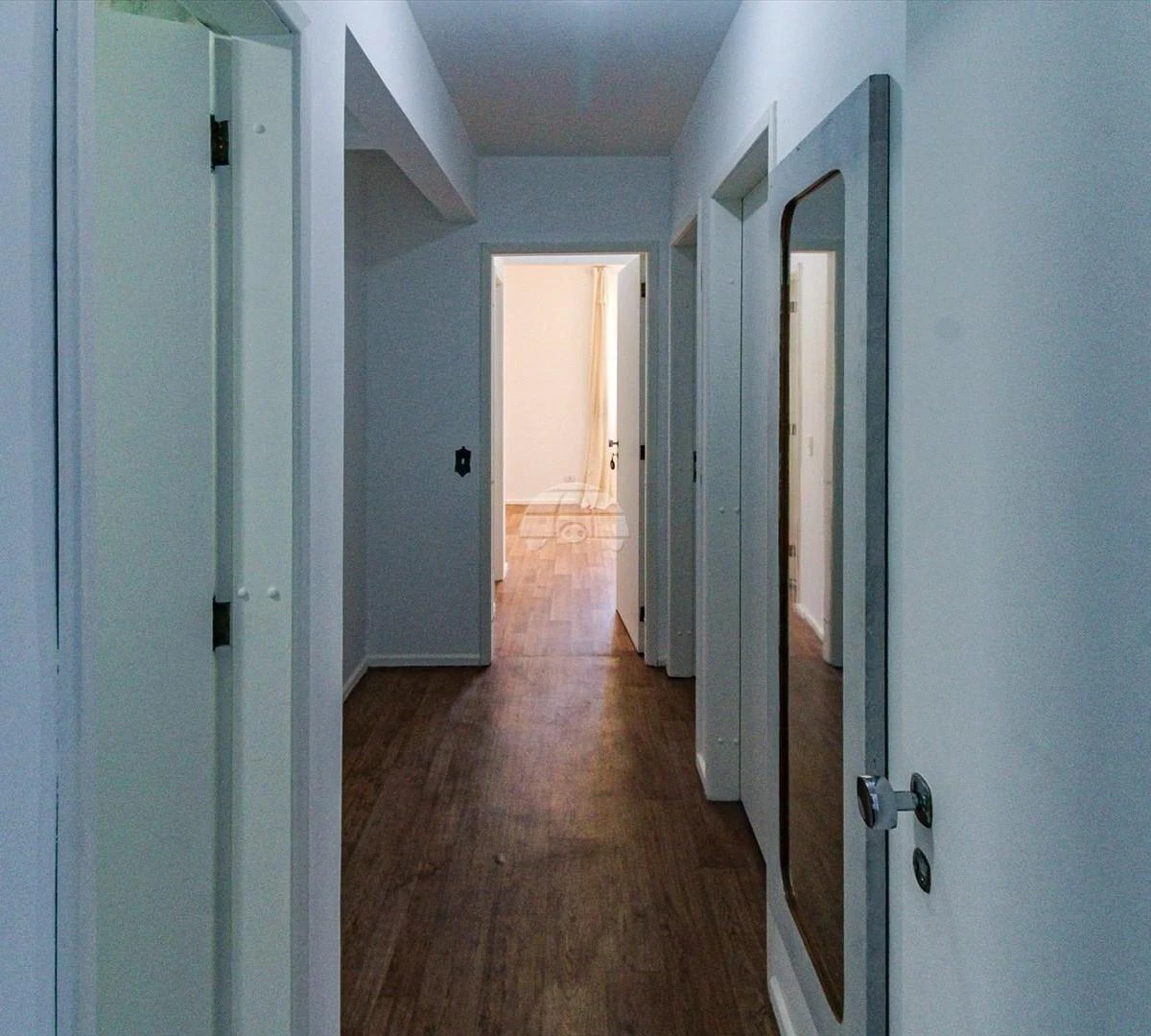 3-bedroom apartment with wood or laminate floors — photo 9