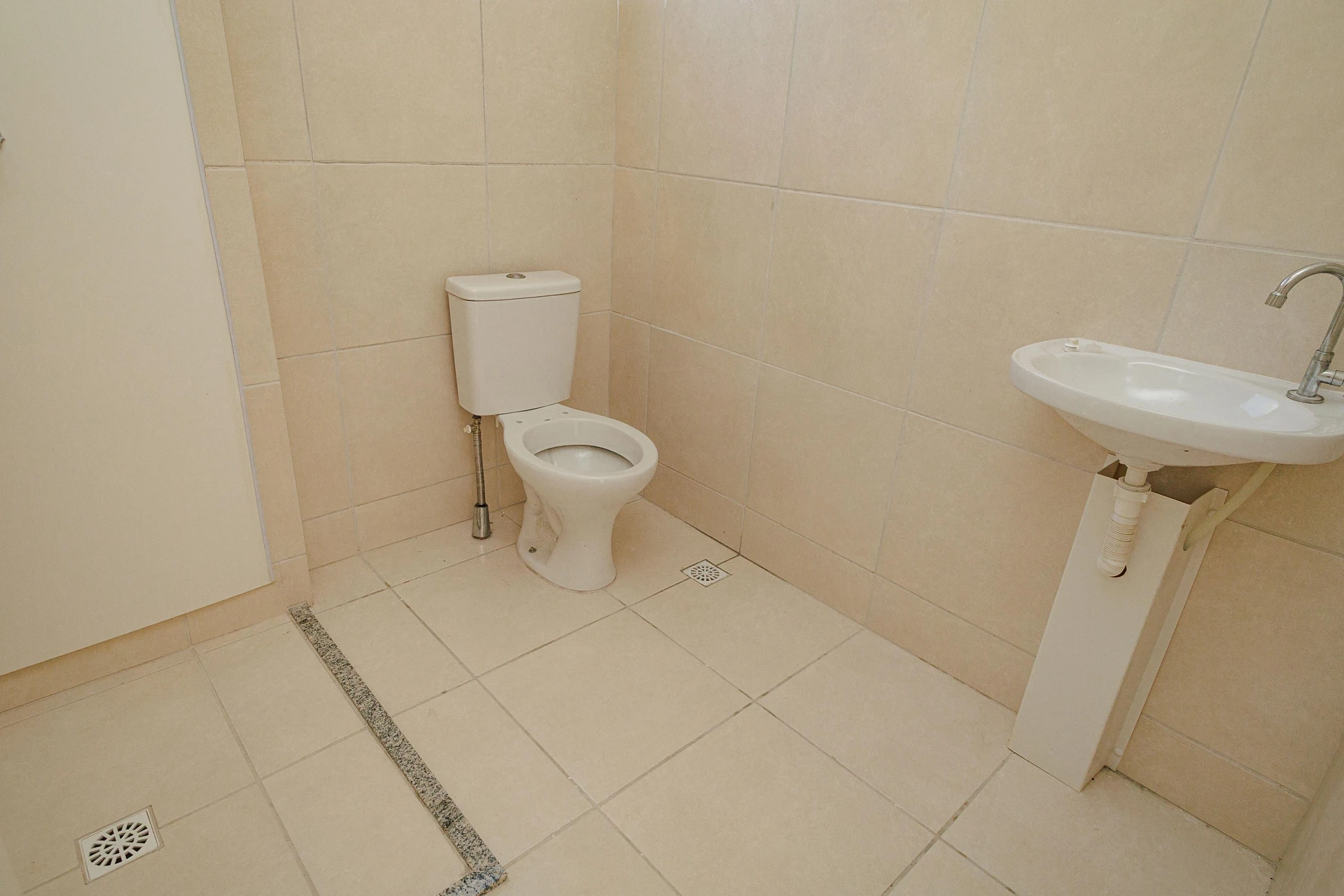 Apartment for rent with 2 bedrooms and a condo pool — photo 6
