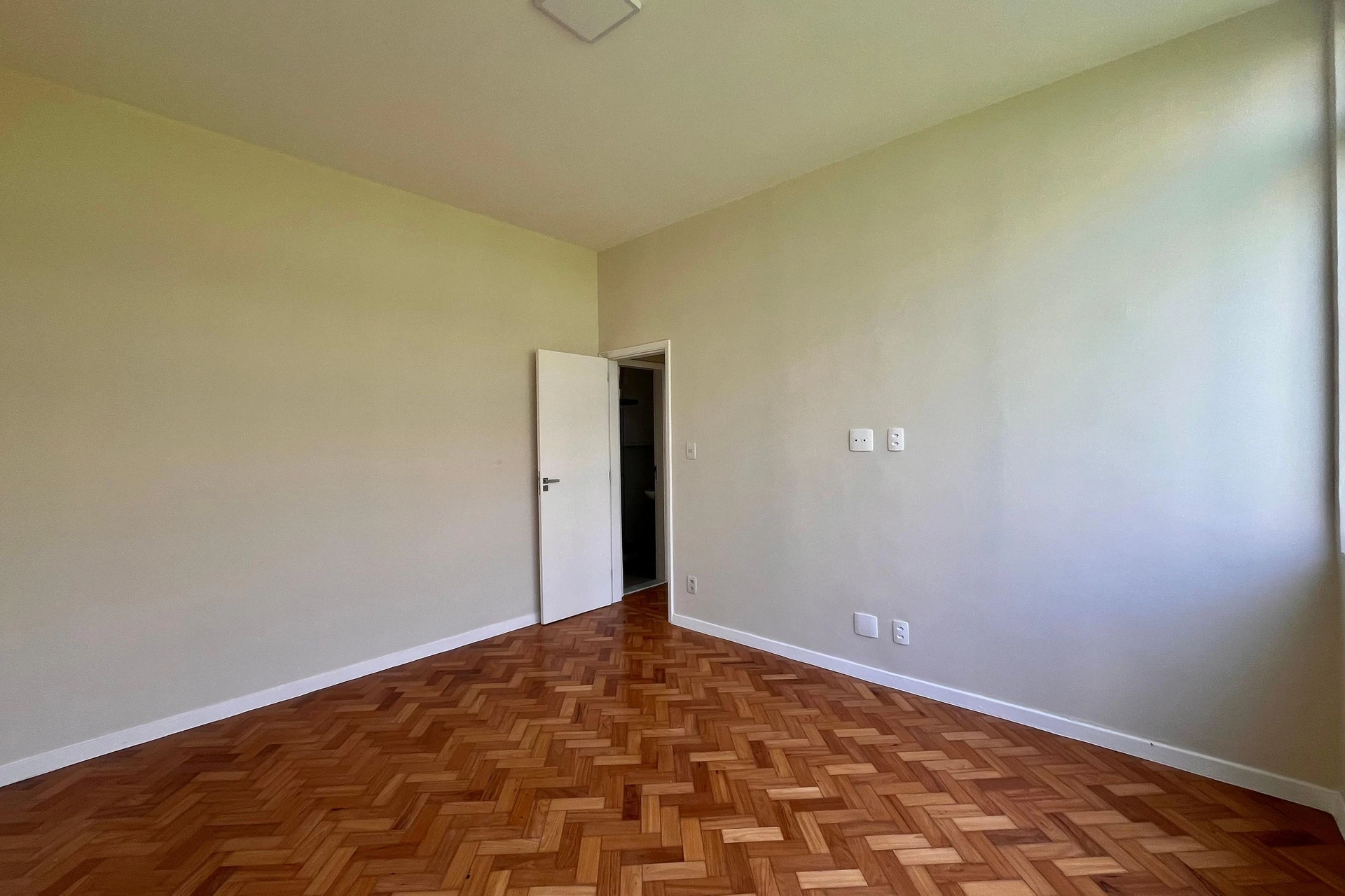 2-bedroom apartment with floor-to-ceiling windows — photo 25