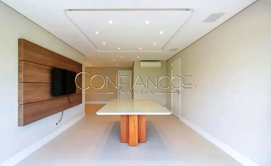 Apartment with 4 bedrooms and 2 en-suite suites — photo 2