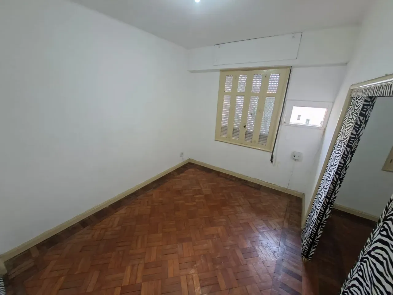 Apartamento com piso de madeira ou laminado, Centro — photo 10
