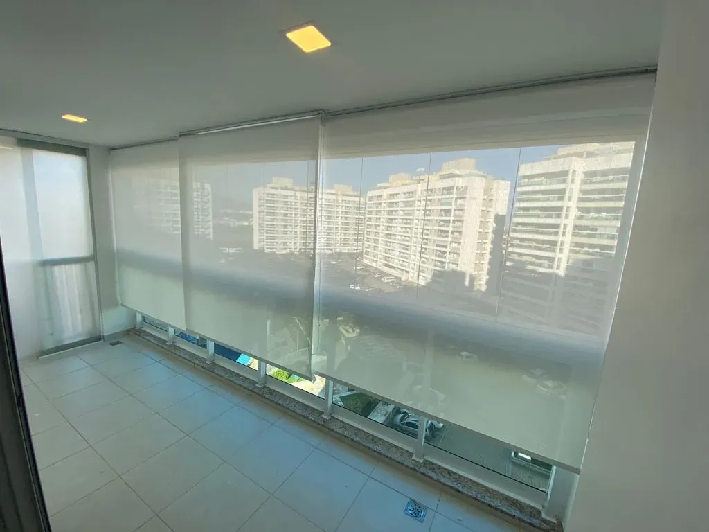 Glass-enclosed balcony in a 3-bedroom apartment, 84 m² — photo 4