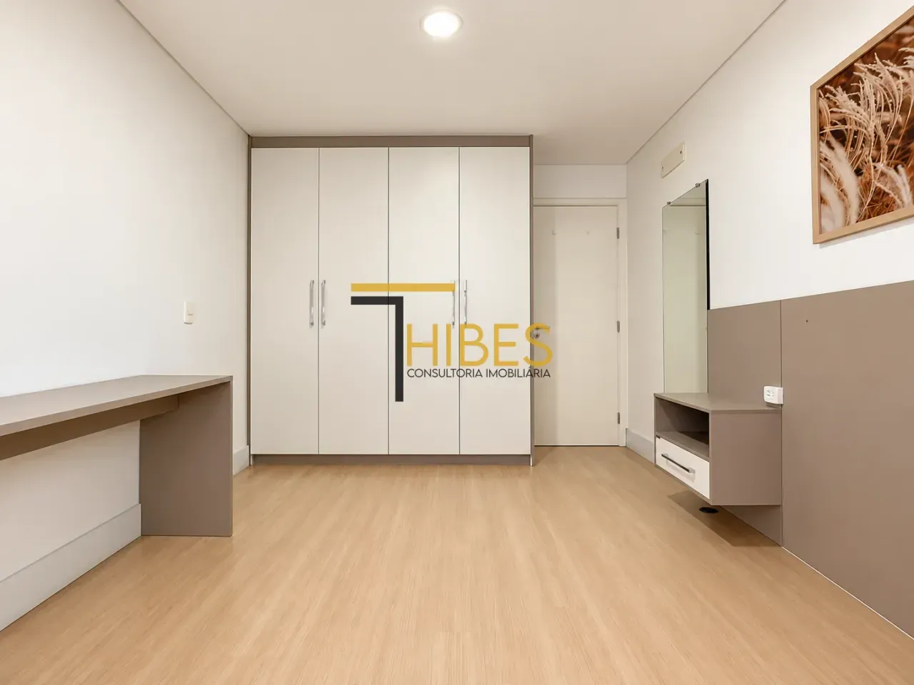 Furnished 1-bedroom apartment with parking and balcony — photo 26