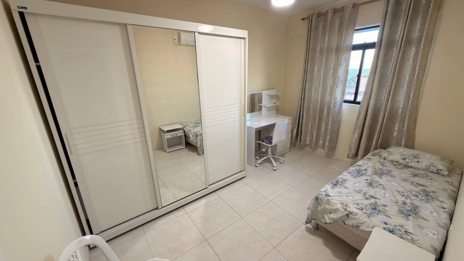 140 m² apartment with a water view and a home office — photo 2