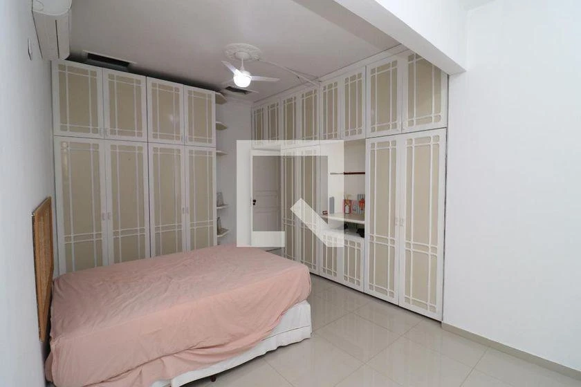 Home office in a 10-bedroom house, 747 m² — photo 4