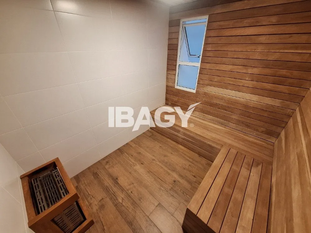 Apartment, 50 m², with a glass-enclosed balcony — photo 26