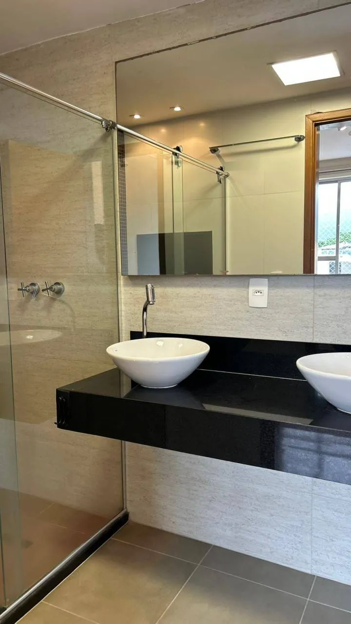 Apartamento com 5 quartos e varanda fechada com vidro — photo 20