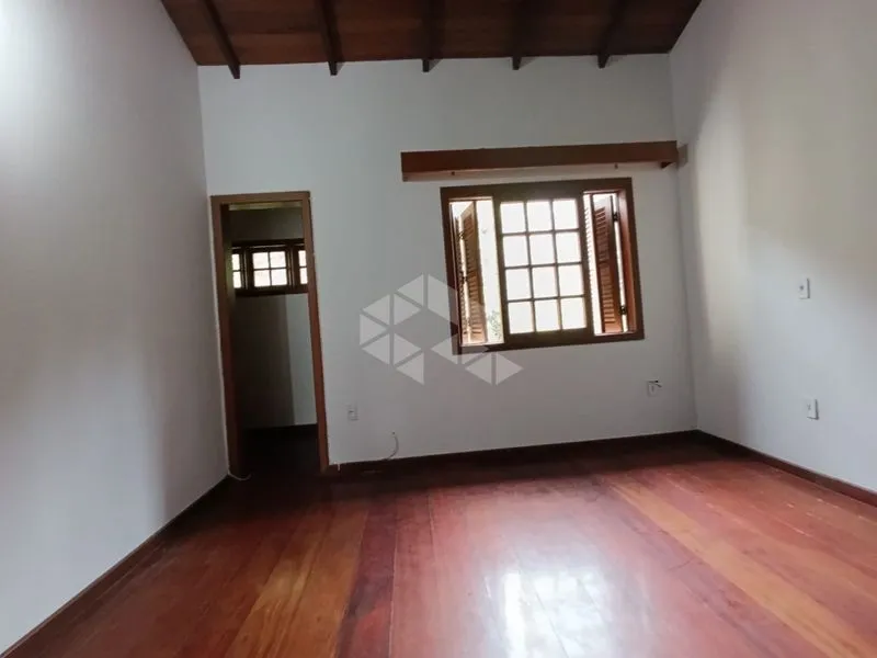 Furnished 360 m² house with 3 bedrooms and 6 parking spaces — photo 14