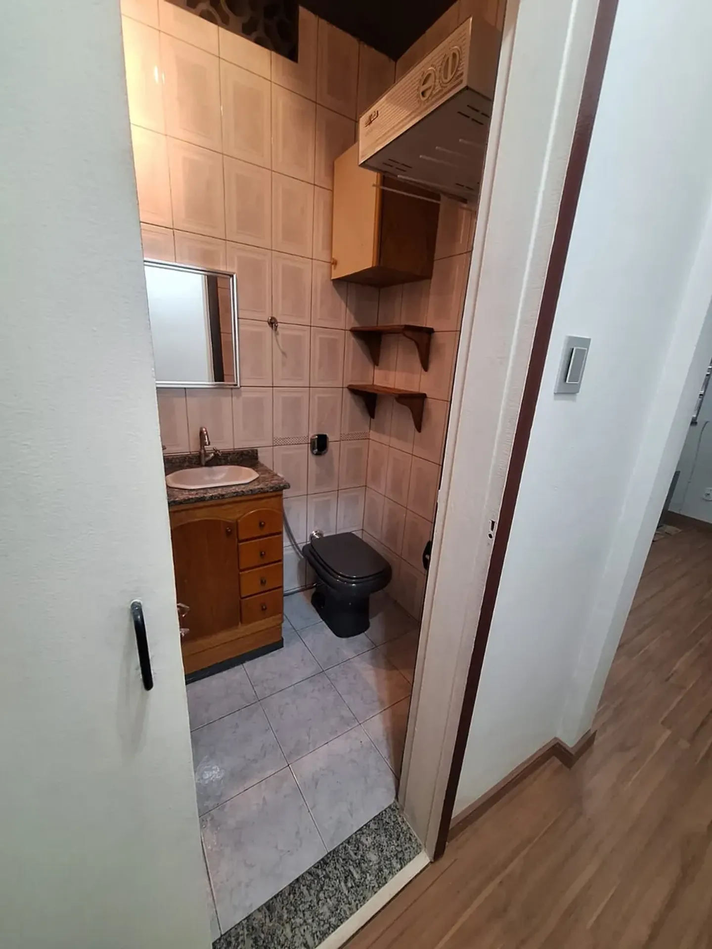 Apartment on the 1st floor with wood or laminate floors — photo 11