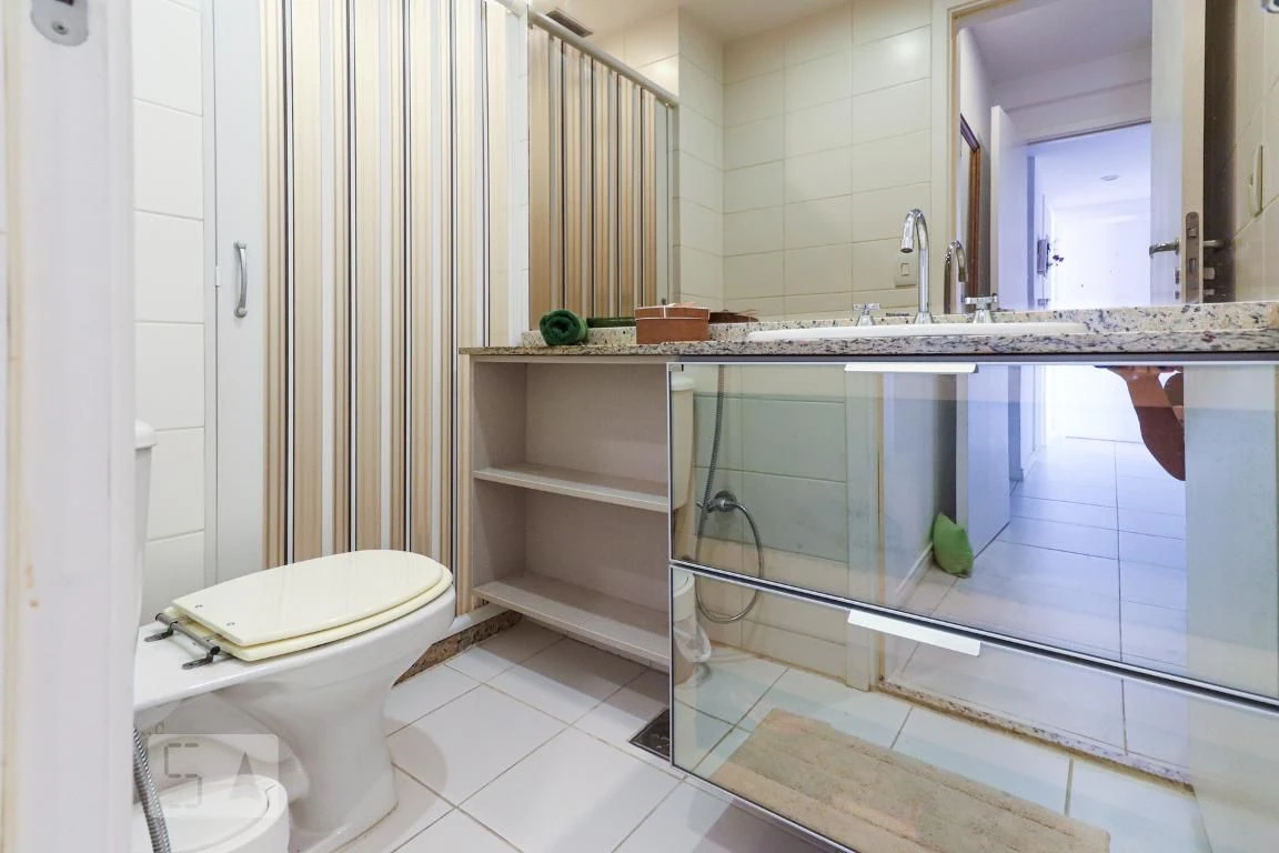 Rental apartment with 4 bedrooms and a glassed-in balcony — photo 18