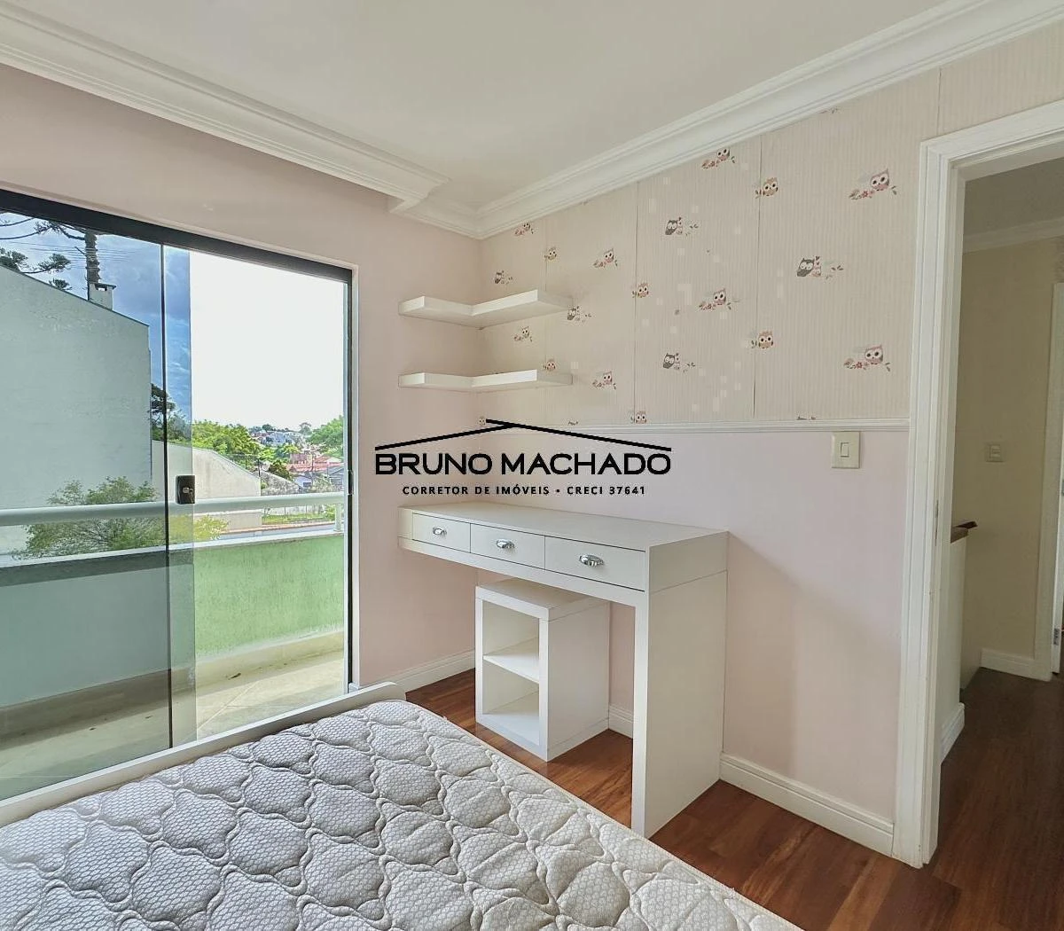 3-bedroom house with a walk-in closet in Curitiba — photo 36