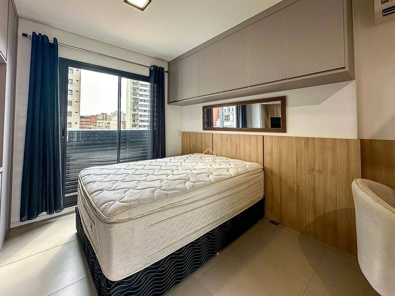 One-bedroom apartment in a building with a coworking space — photo 27