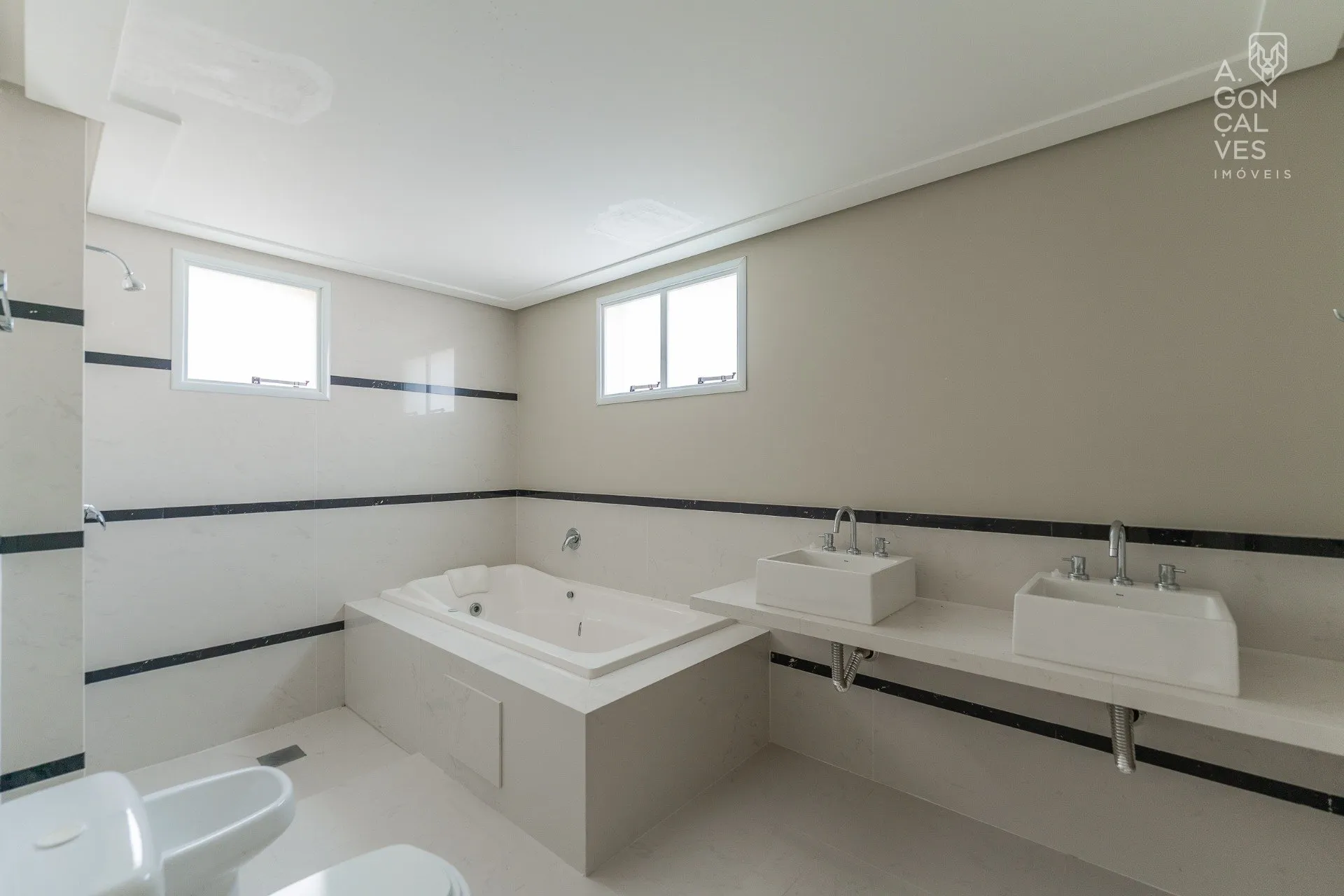 4-bedroom apartment with balcony and 3 parking spaces — photo 36