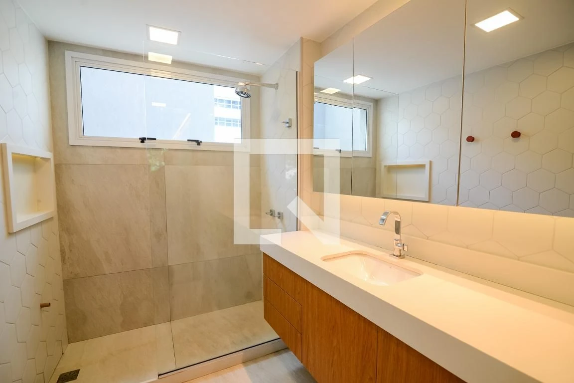 Furnished 4-bedroom apartment with 4 bathrooms — photo 34
