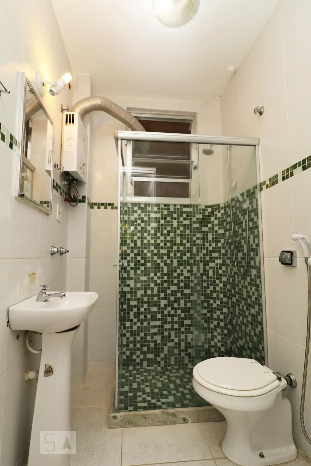Apartamento de 1 quarto com piso de cerâmica e armários embutidos — photo 4
