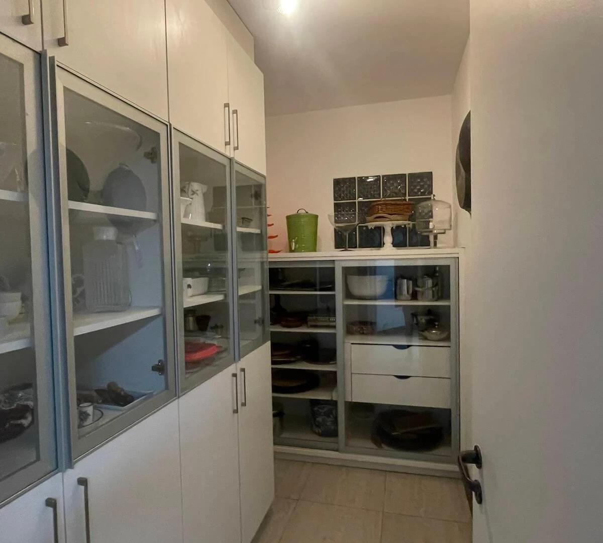 232 m² house with a walk-in closet and a bathtub — photo 34