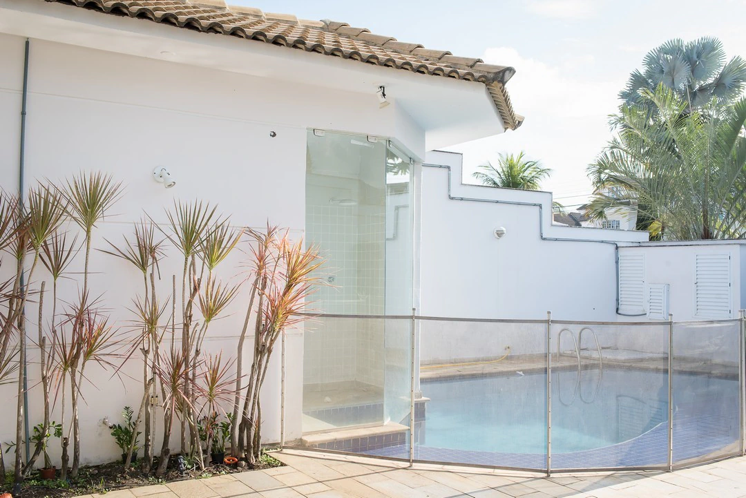 Furnished 354 m² house with 4 bedrooms and 7 bathrooms — photo 25