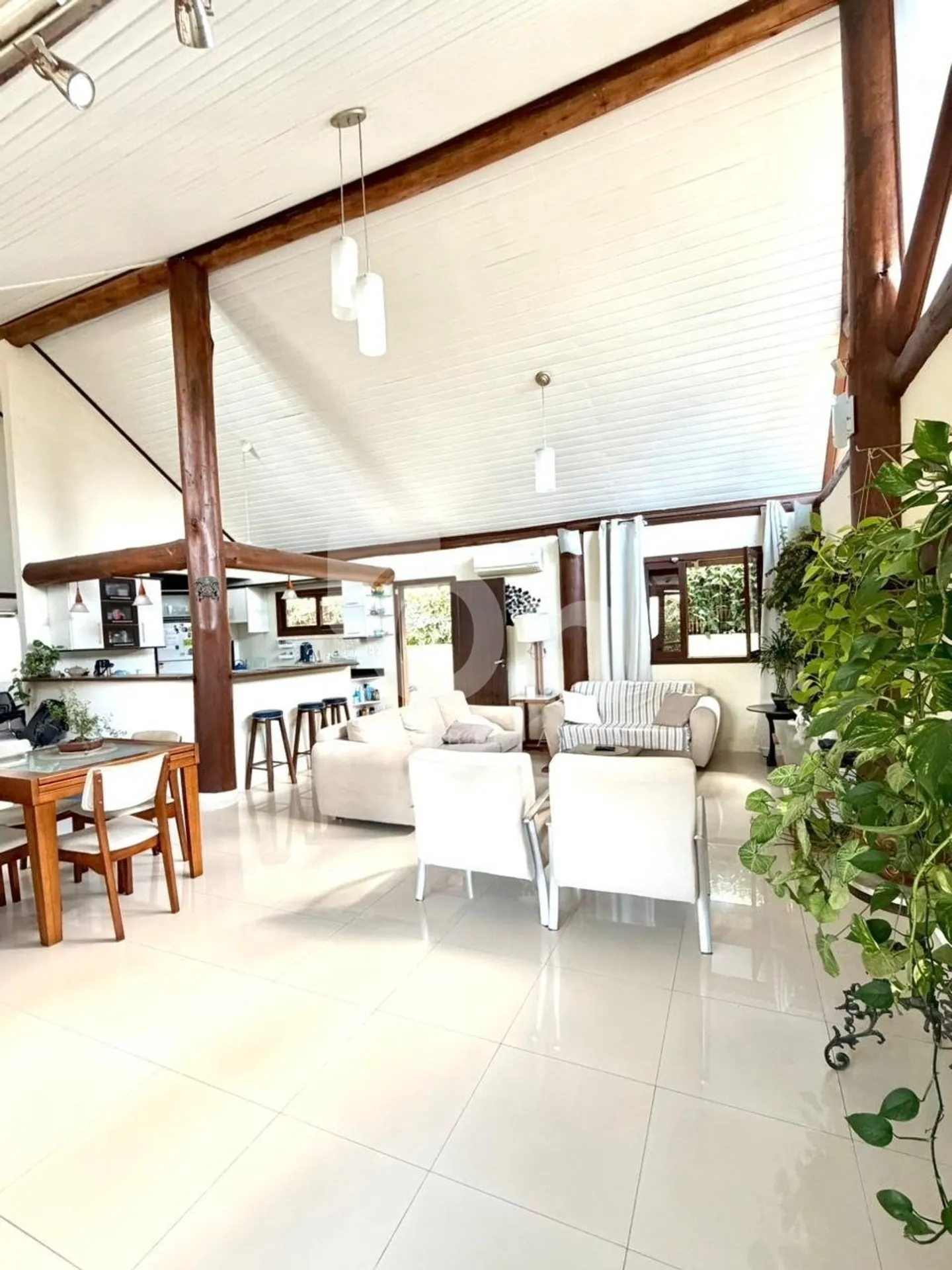 Furnished house, 224 m², with floor-to-ceiling windows — photo 32