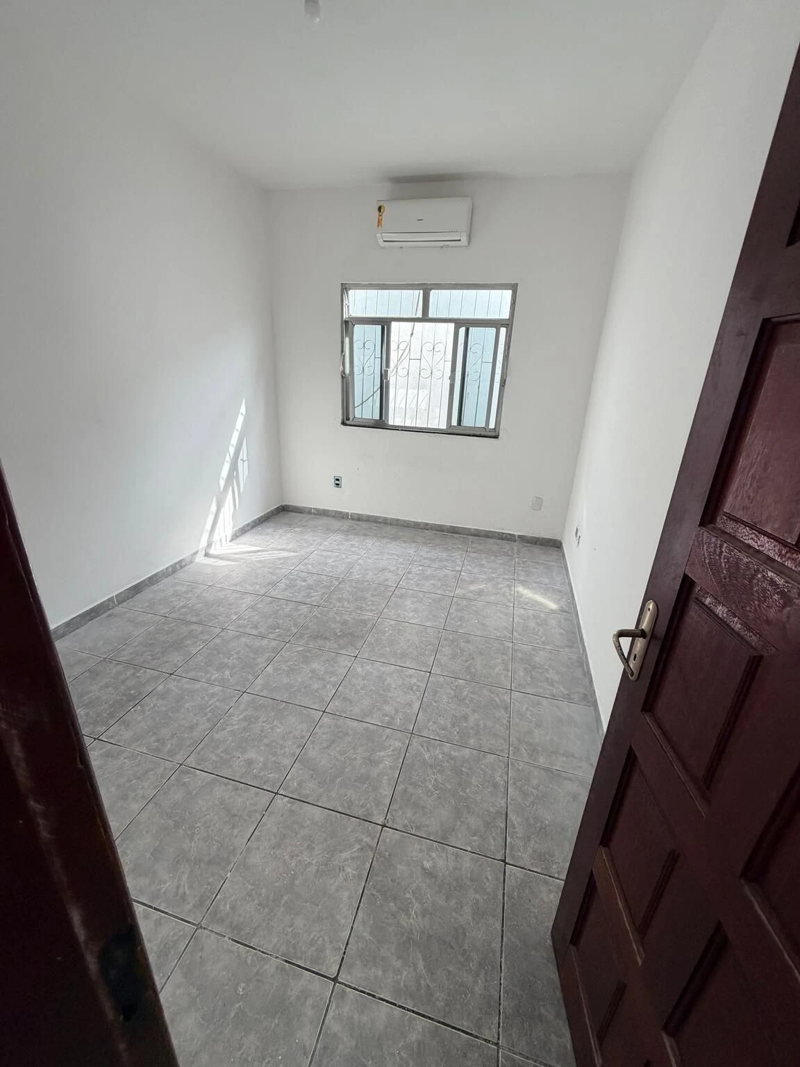 House with 5 bedrooms and 3 bathrooms plus 3 parking spots — photo 3