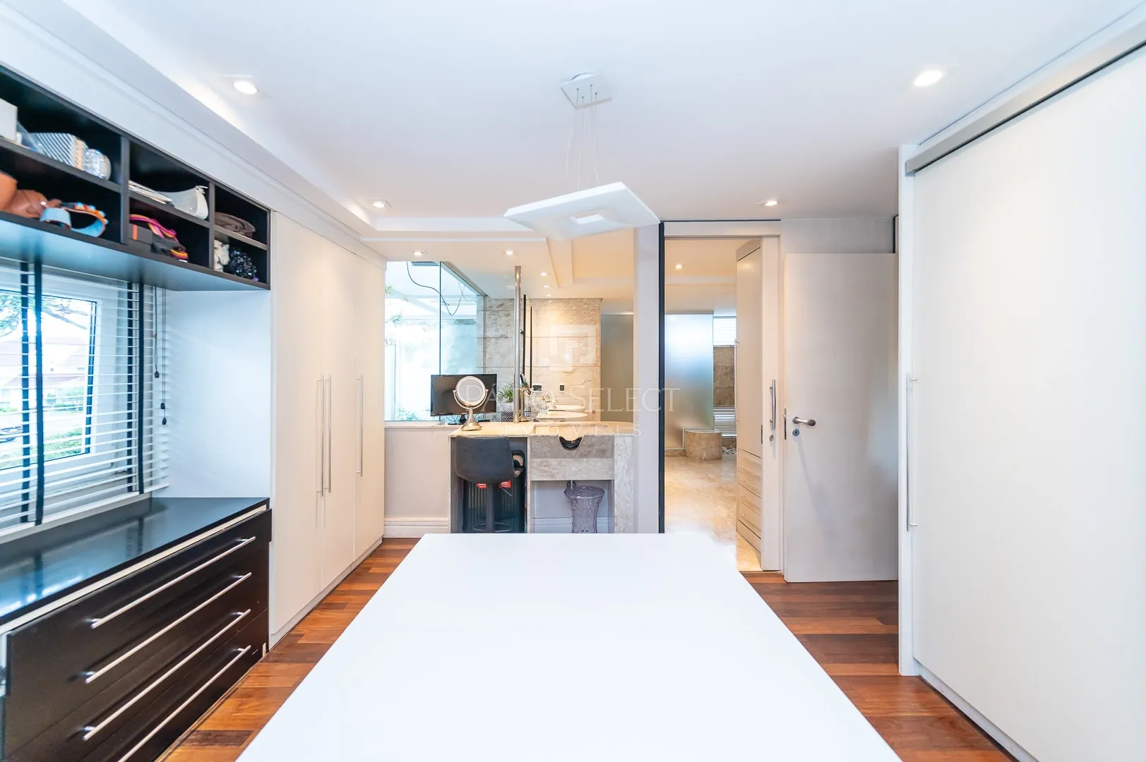 Floor-to-ceiling windows in a 6-bedroom house, 763 m² — photo 101