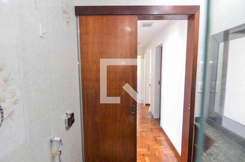 Walk-in closet in a 3-bedroom apartment, 90 m² — photo 45
