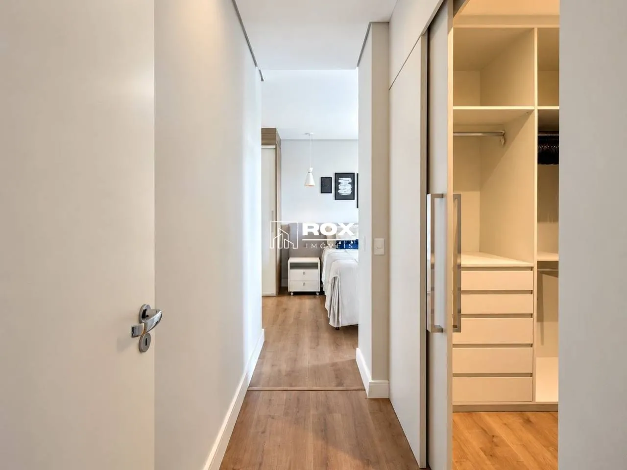 Floor-to-ceiling windows in a 3-bedroom apartment, 150 m² — photo 38