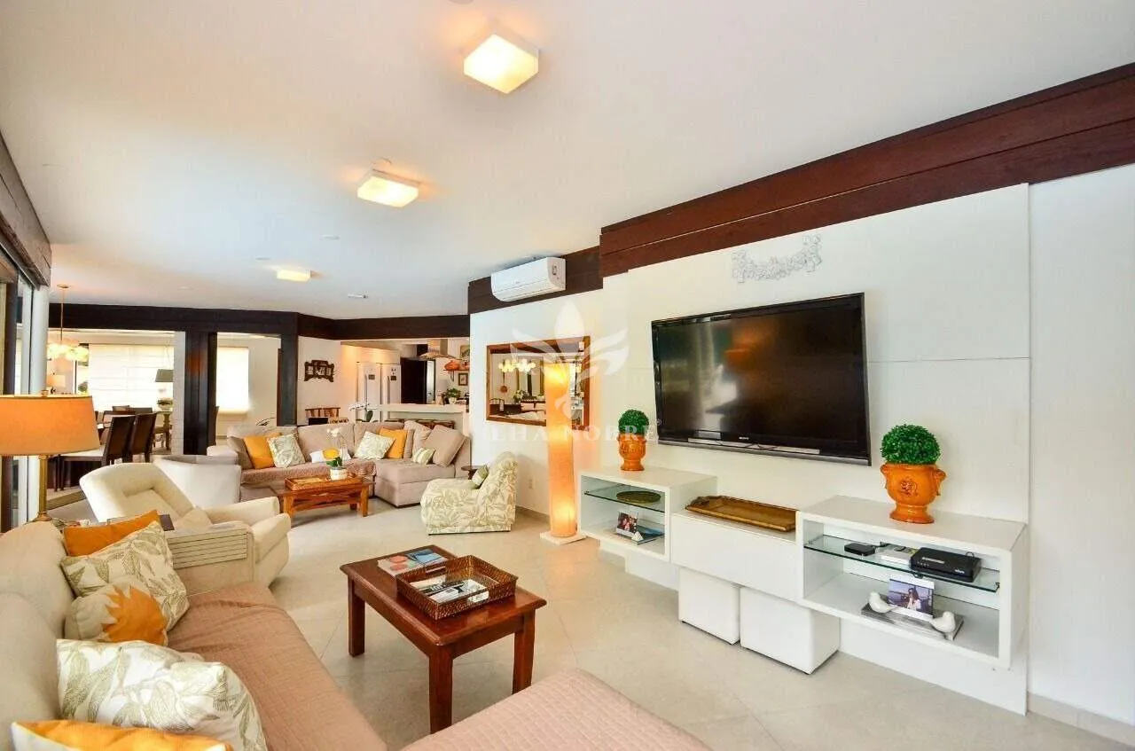Casa mobiliada com 7 quartos e piscina ao ar livre — photo 51