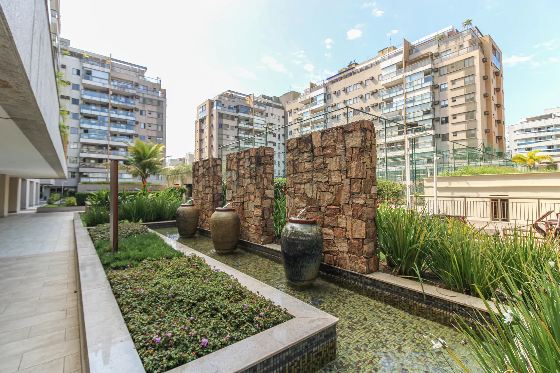 4-bedroom apartment with a glass-enclosed balcony — photo 81