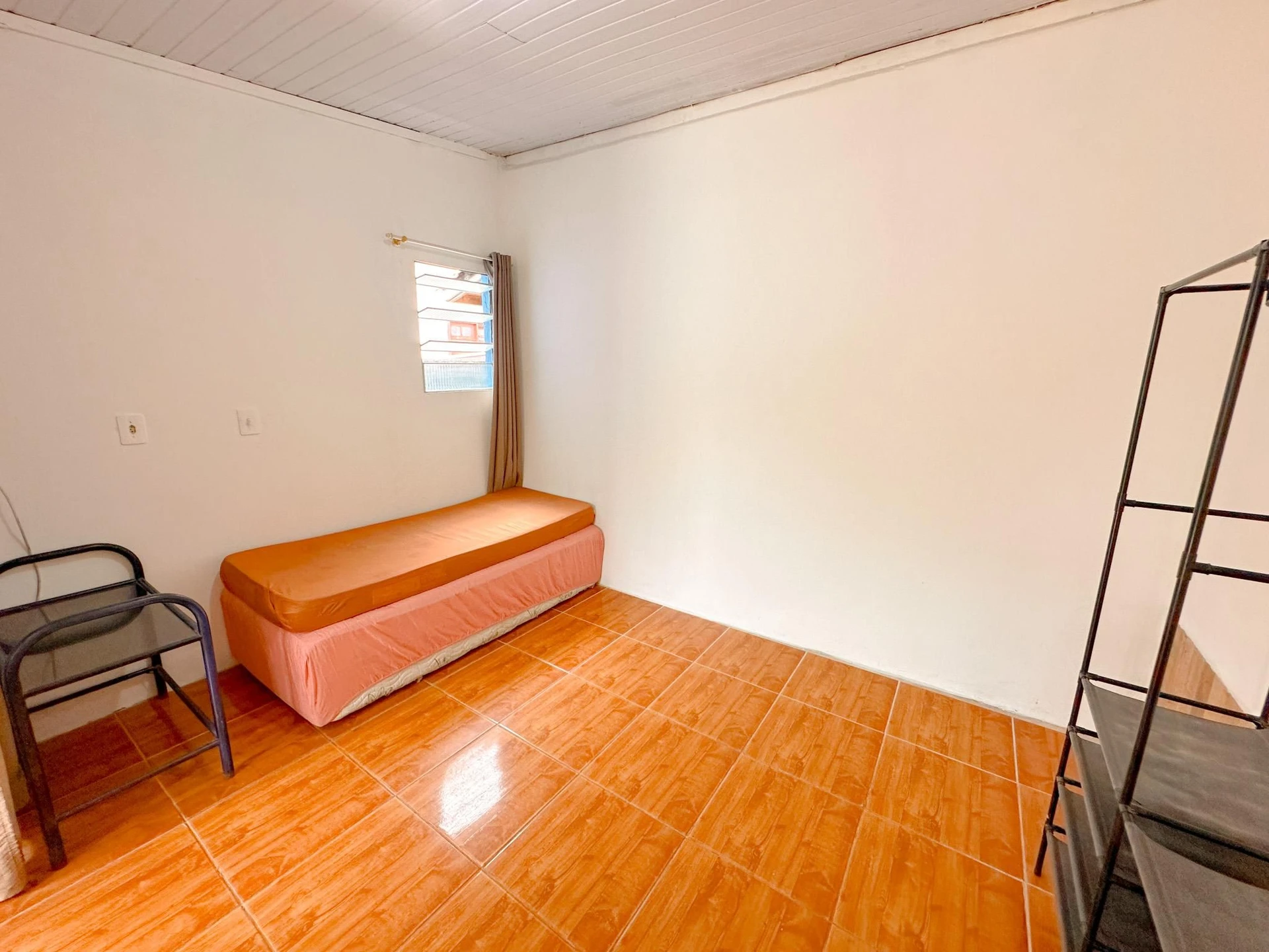 Furnished studio with 1 bedroom and private garden — photo 10