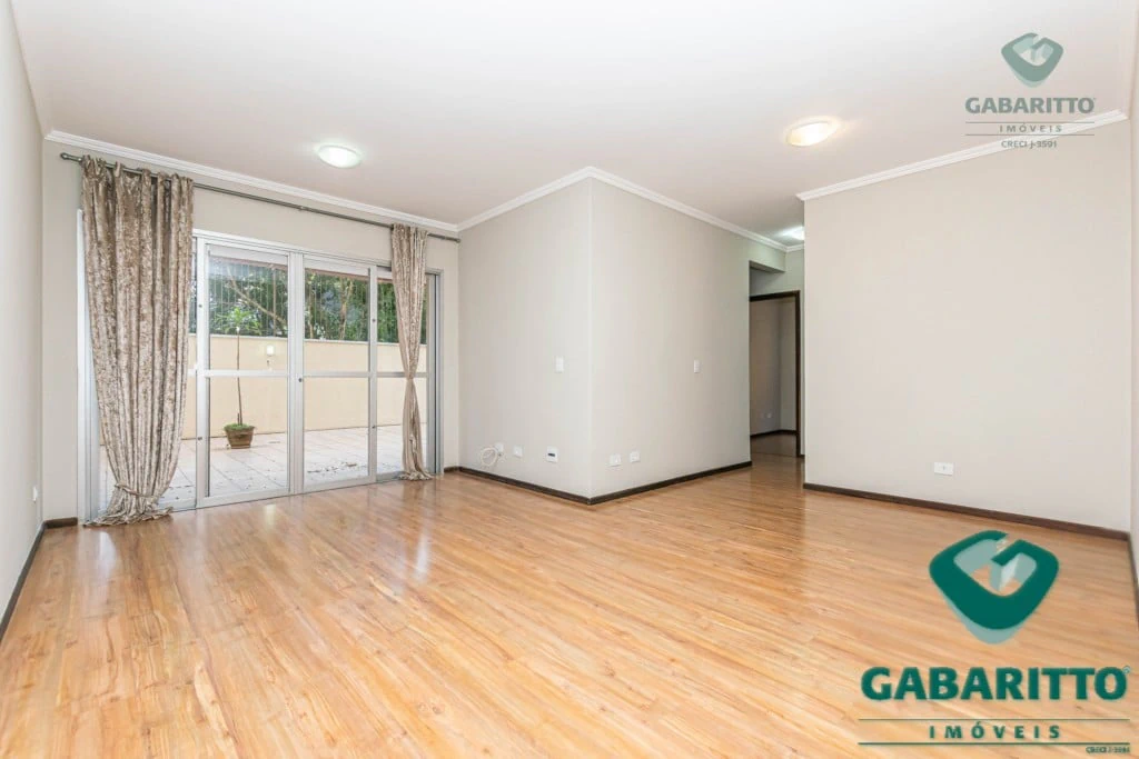 150 m² apartment with 3 bedrooms and a closed kitchen