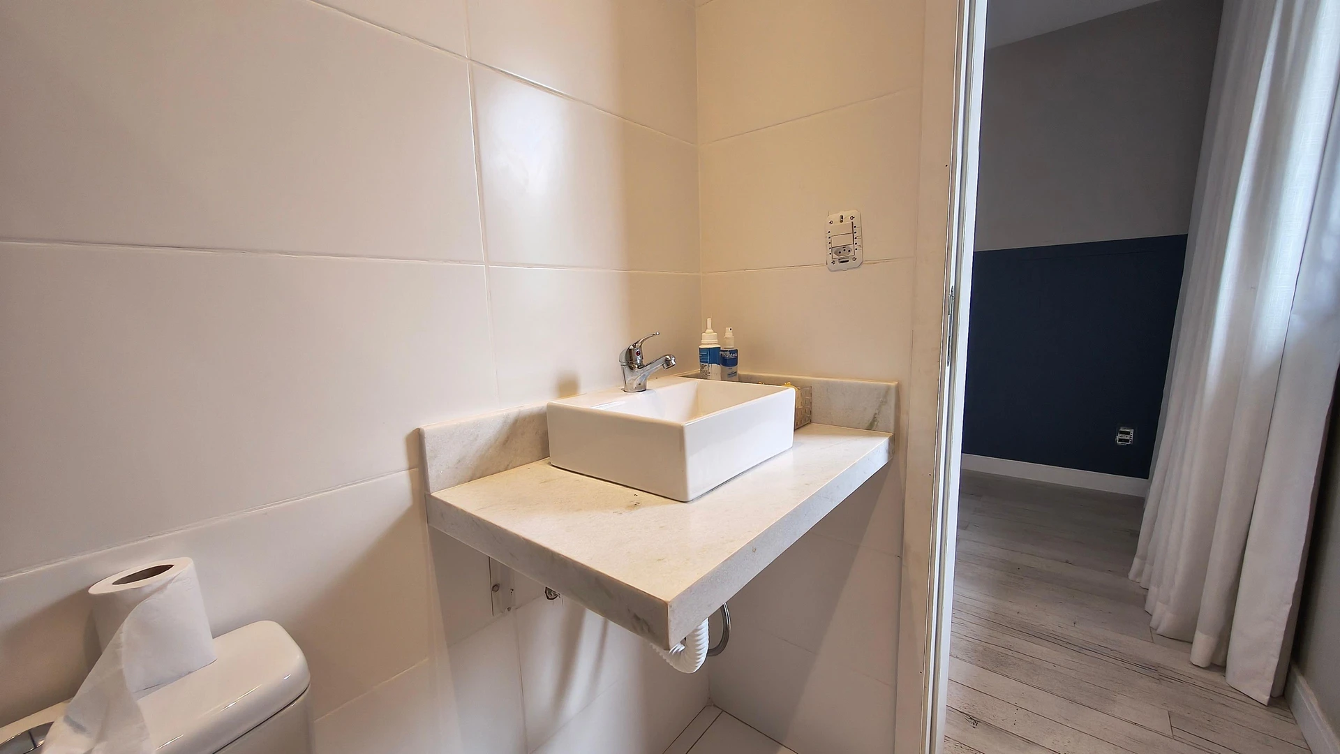 Jacuzzi in a 5-bedroom house, 350 m² — photo 57