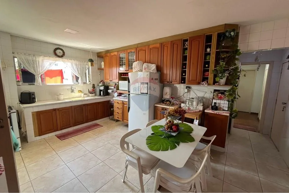 Furnished 4-bedroom apartment with 2 baths and 183 m² — photo 8
