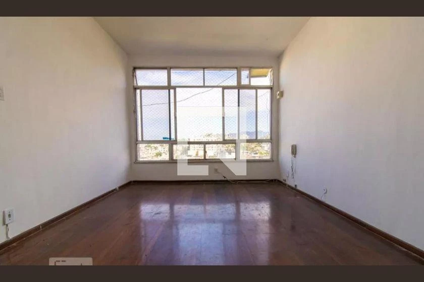 2-bedroom apartment with wood or laminate floors — photo 7