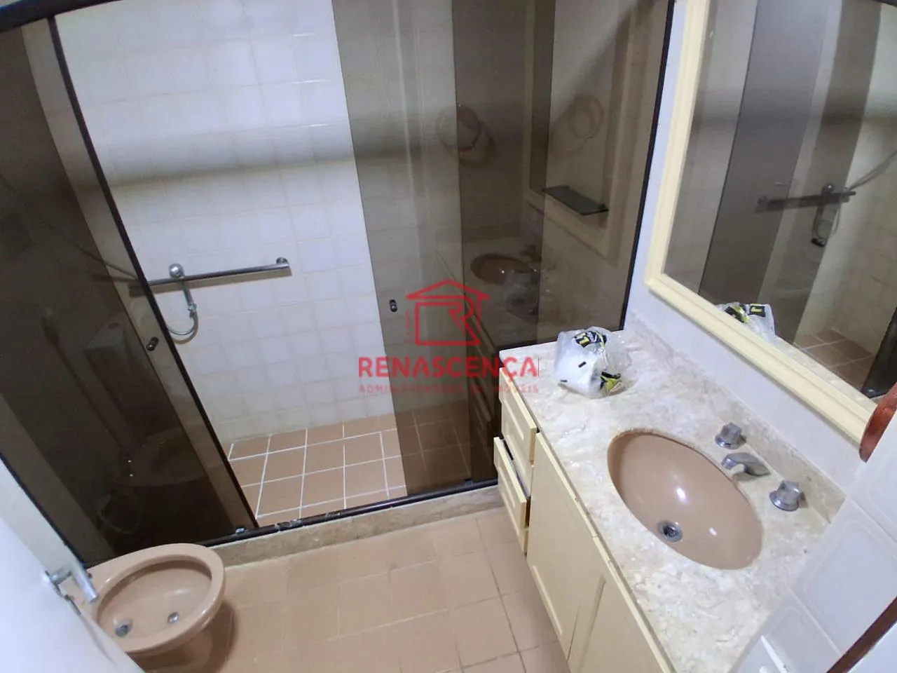 Apartamento sem mobília com 3 quartos, piso de madeira — photo 12