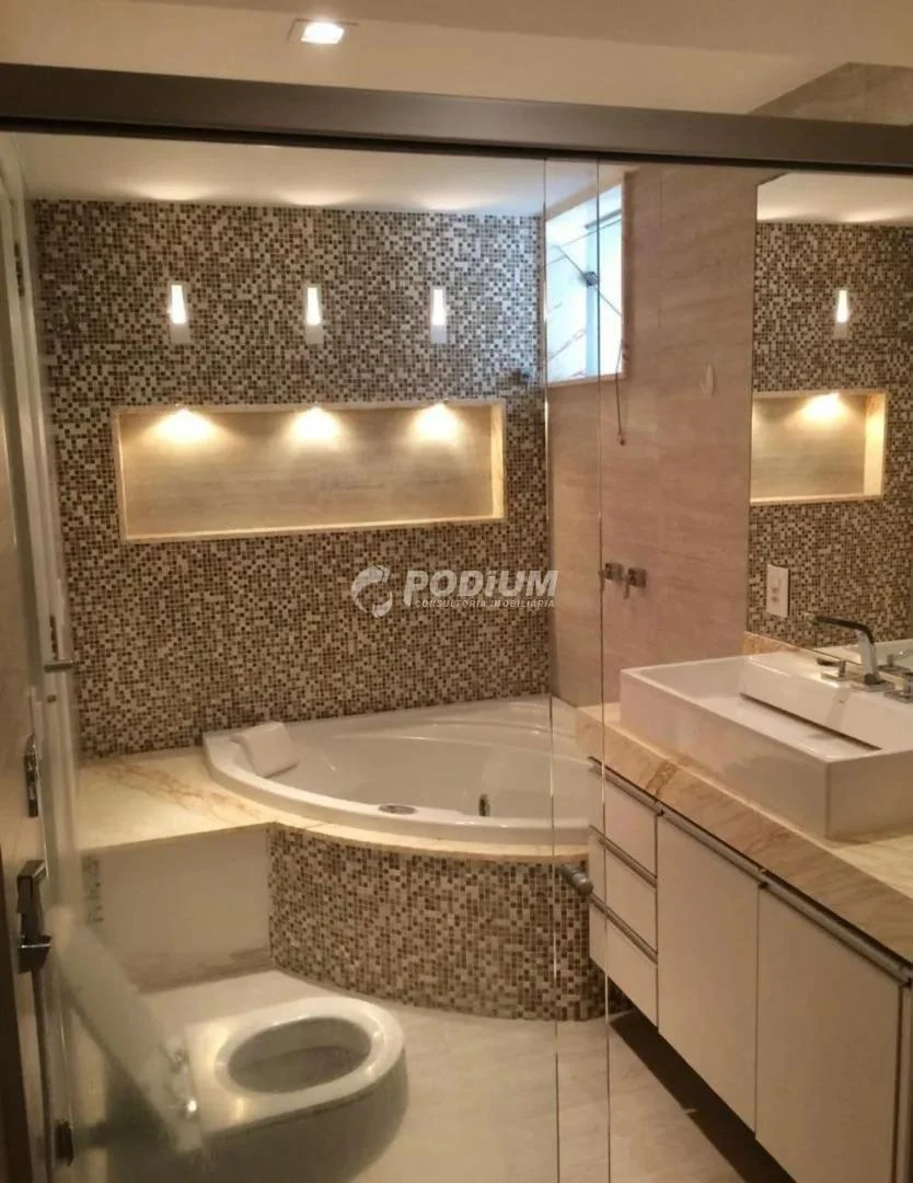 4-bedroom apartment in a building with a gym — photo 19