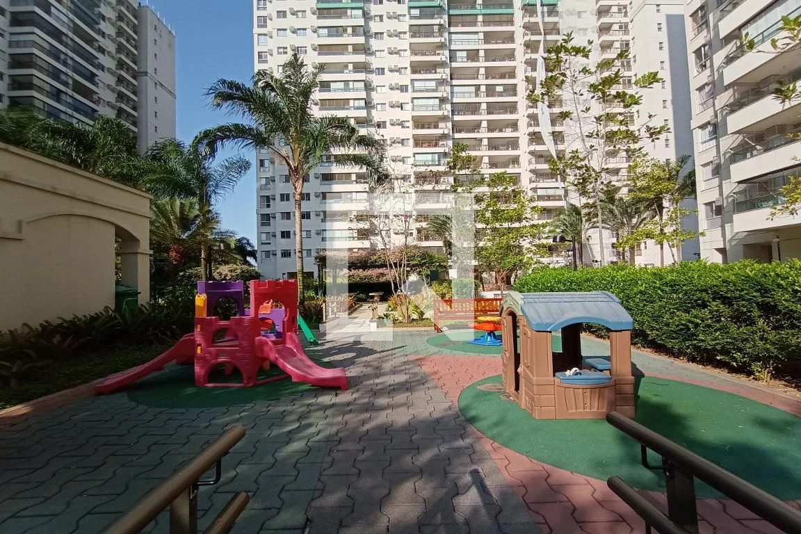 Furnished 3-bedroom apartment with 3 bathrooms and balcony — photo 46