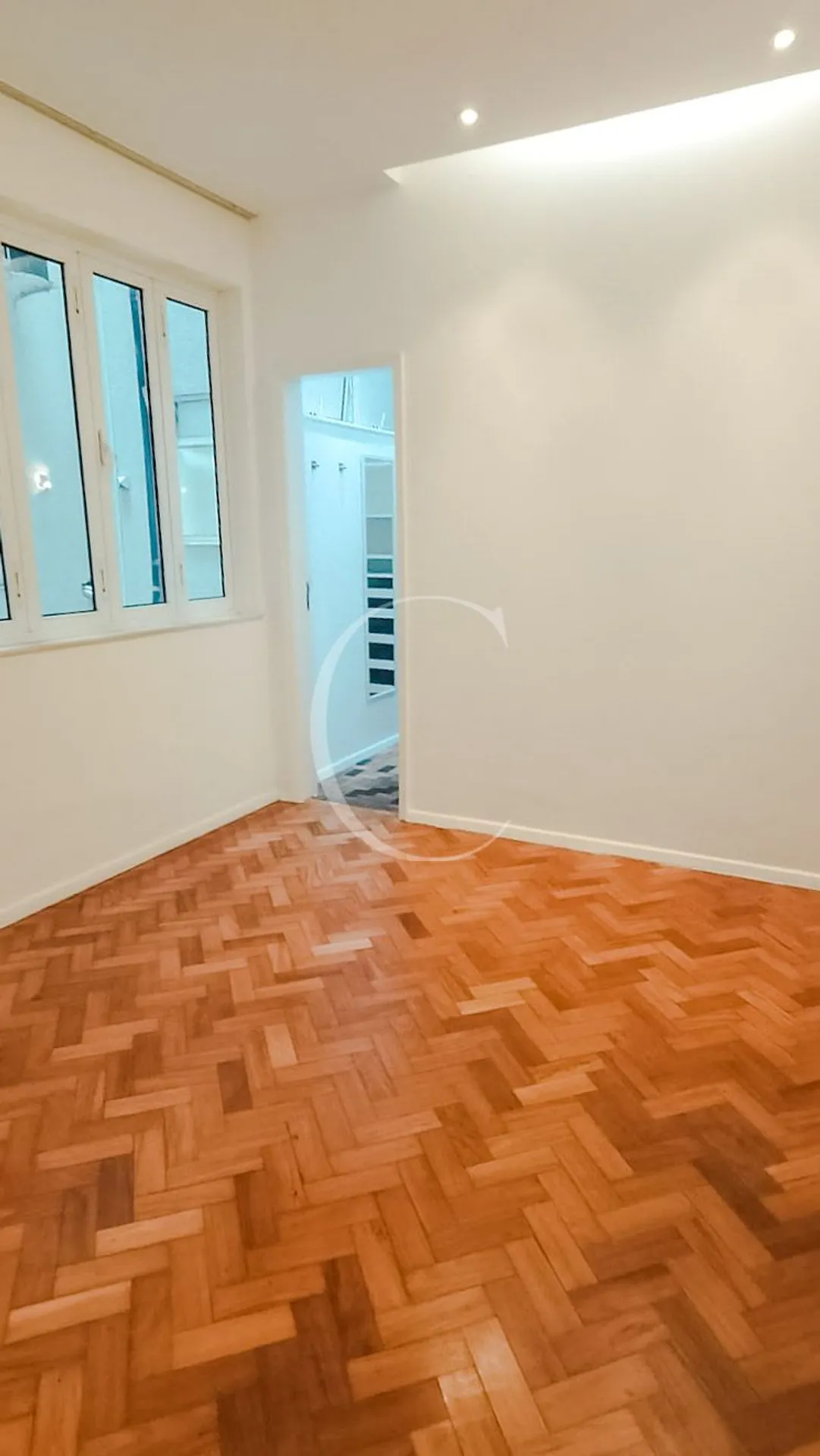 Unfurnished 180 m² apartment with 4 en-suite bedrooms — photo 5