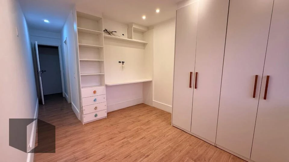 Apartment, 149 m², with a home office — photo 4