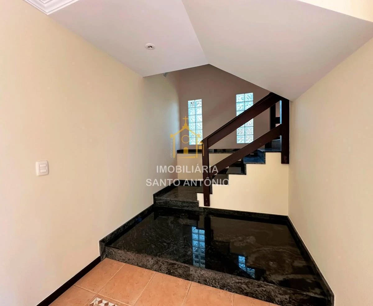 Ванна та 4 спальні: будинок 377 м² — photo 45