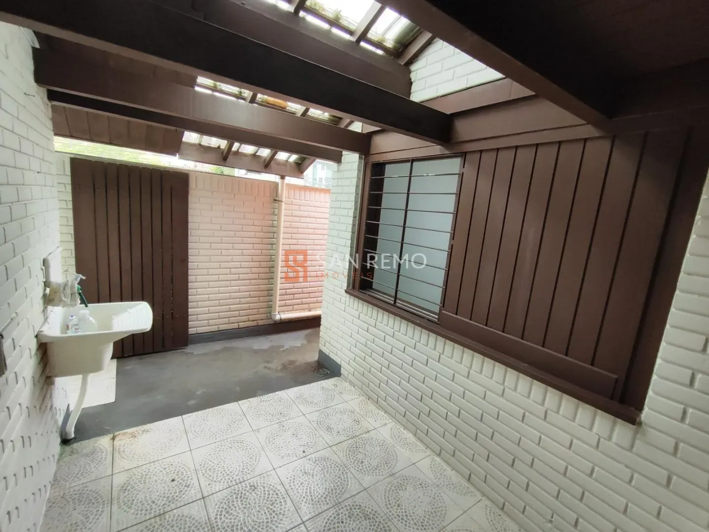 House with 6 bedrooms and 3 en-suite suites plus garden — photo 19