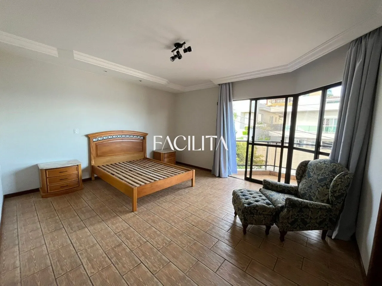 Furnished 456 m² house with 3 en-suite bedrooms and pool — photo 66