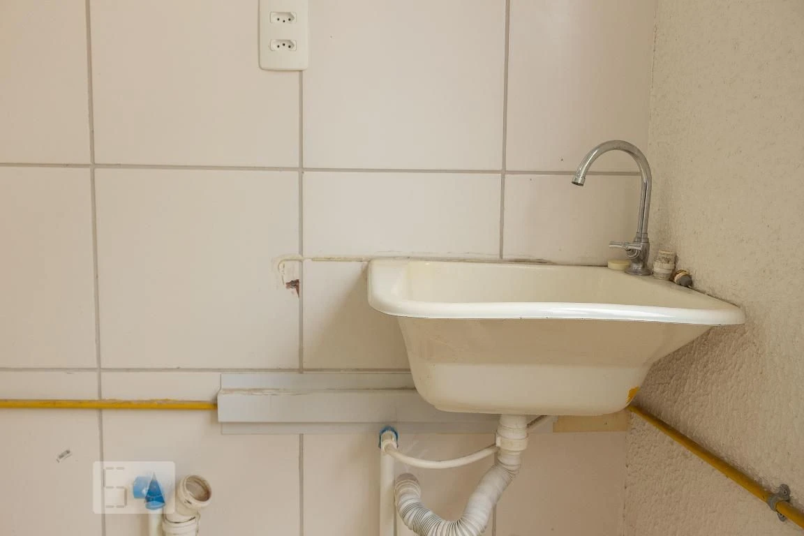 Unfurnished 2-bedroom apartment with closed kitchen — photo 15