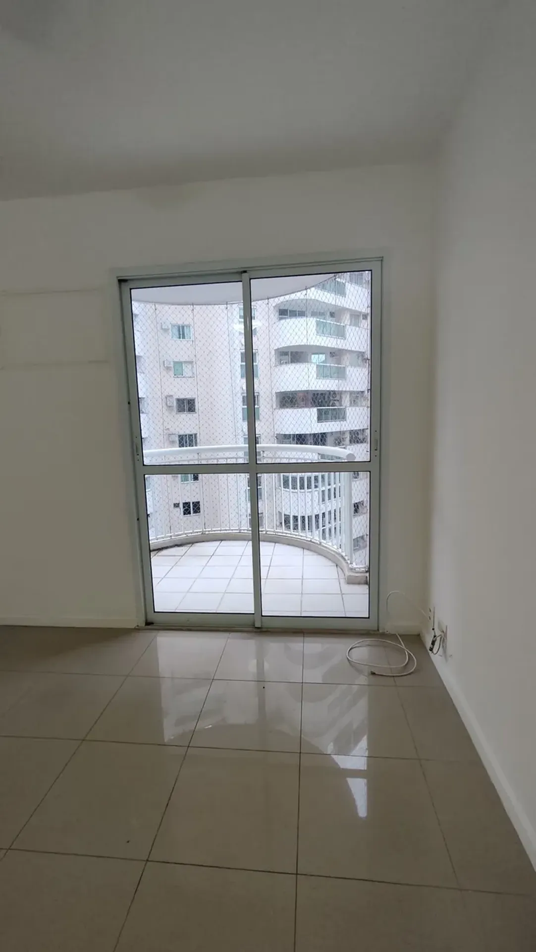 Unfurnished 2-bedroom apartment with 2 bathrooms — photo 12