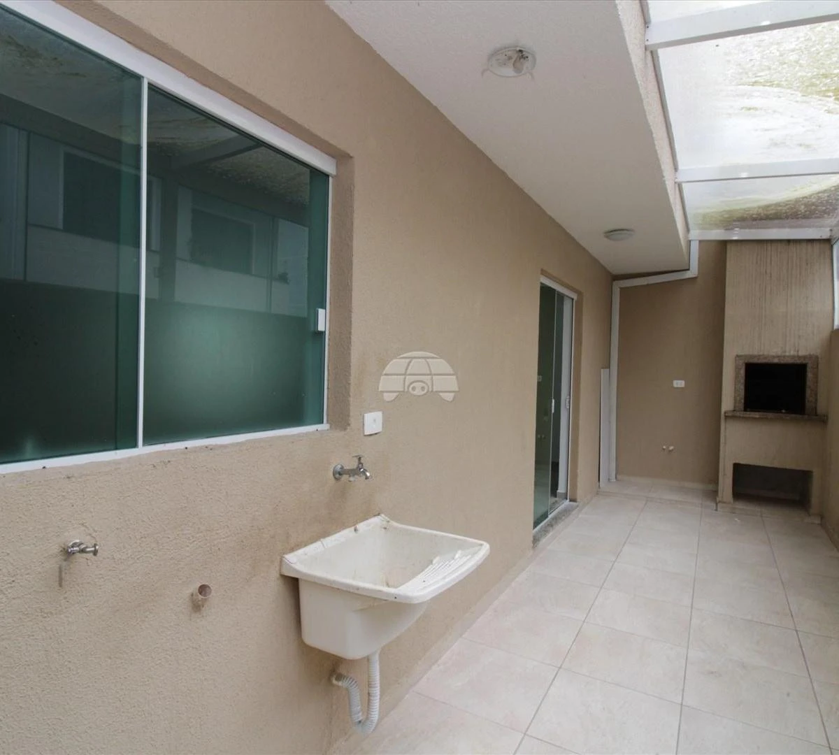 3-bedroom house with a bathtub in Curitiba — photo 12