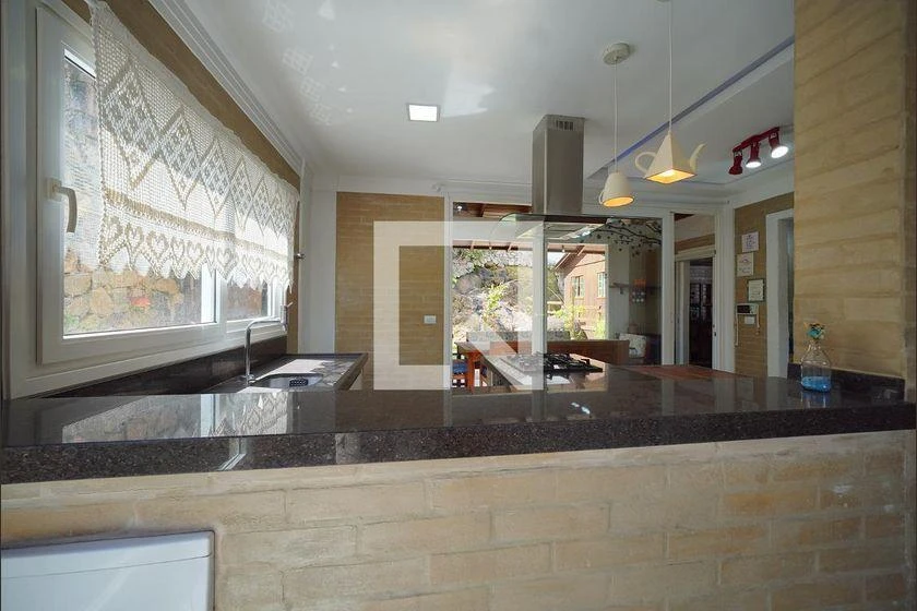 Rental house with 2 bedrooms, 425 m² and a balcony — photo 10