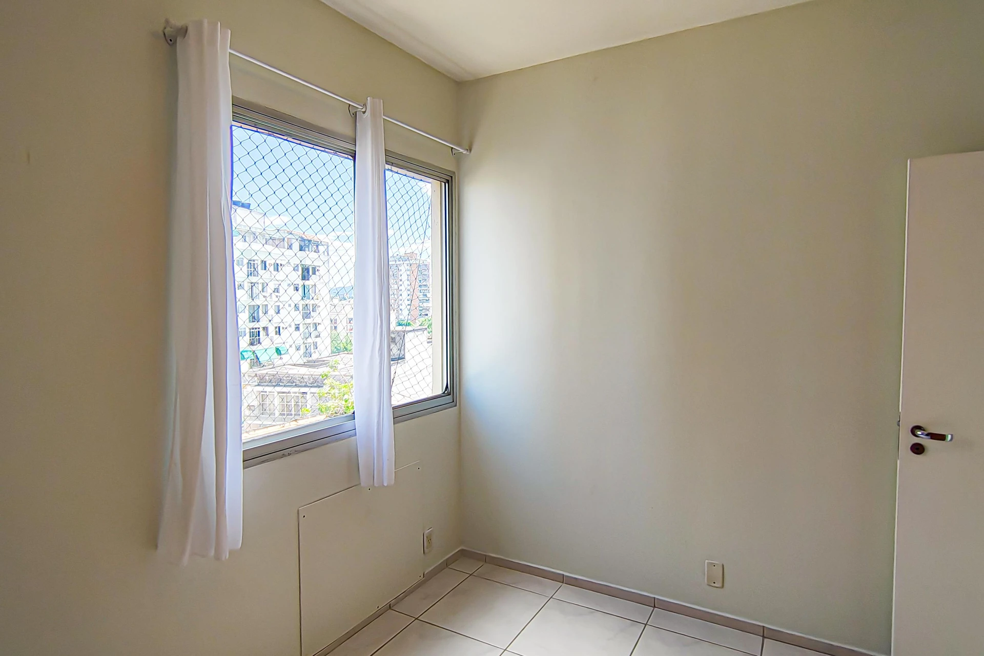 3-bedroom apartment in a building with a gym — photo 24