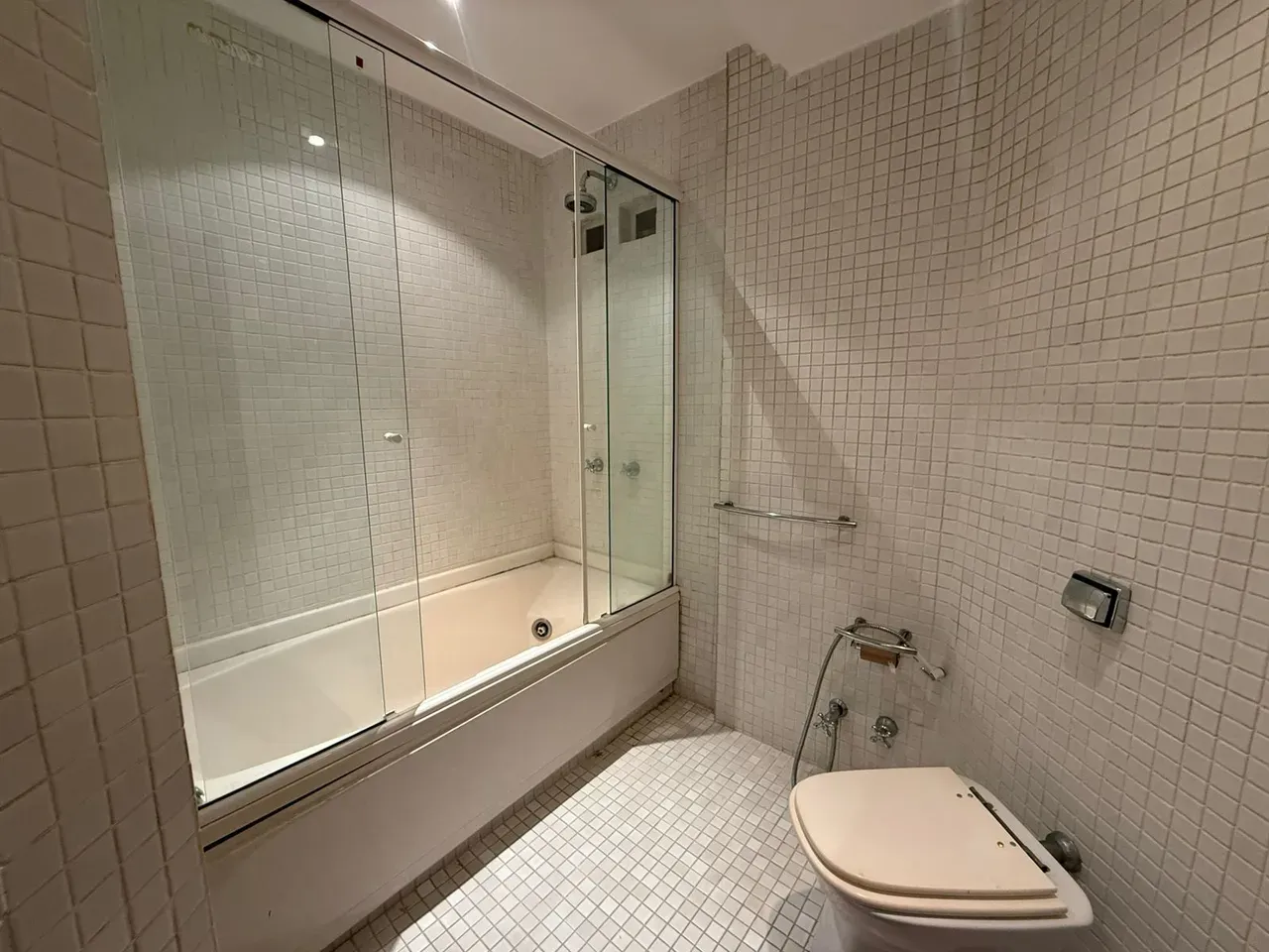 Unfurnished apartment with 2 bedrooms and 2 bathrooms — photo 24