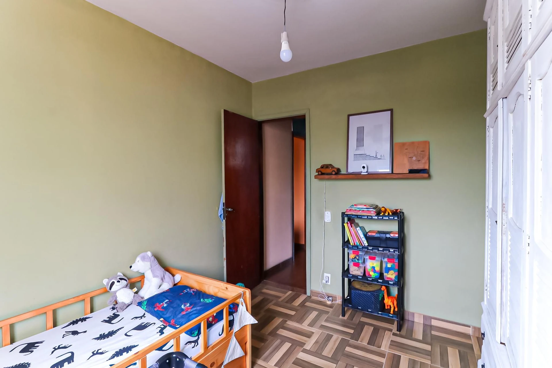 Furnished 2-bedroom apartment with open-plan kitchen — photo 2