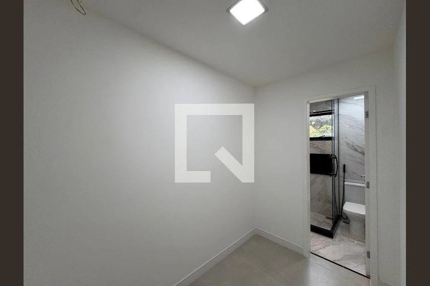 Rental house with 4 bedrooms and 222 m², balcony — photo 35
