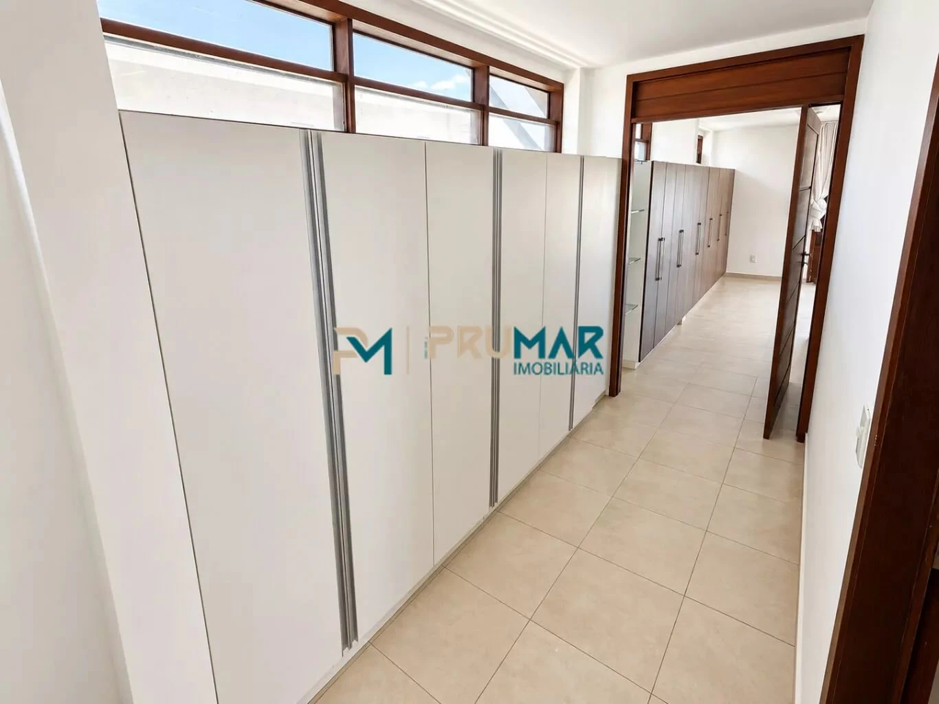 4 quartos e vista para a água: casa de 370 m² — photo 26